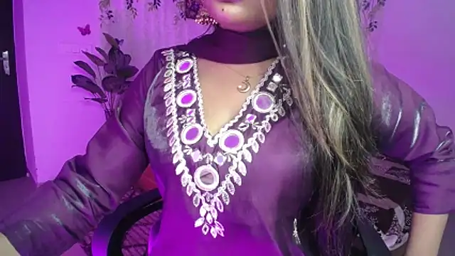 Naughtyy_stripgirl – Live XXX-chat