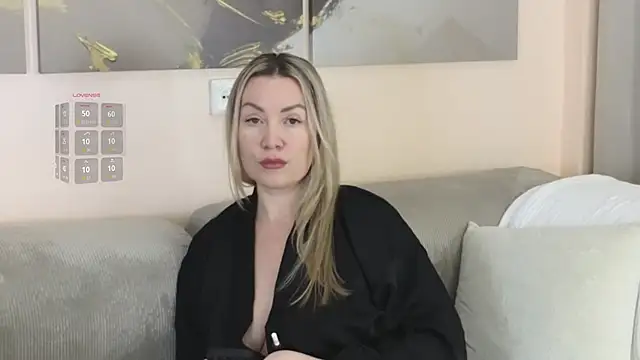 ElyaMilf 即時 XXX 聊天