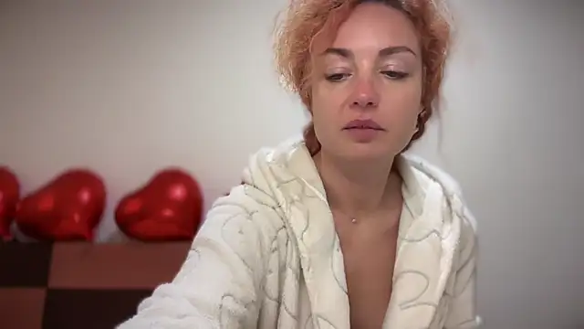 XXX chat uživo modela Reddgiirl