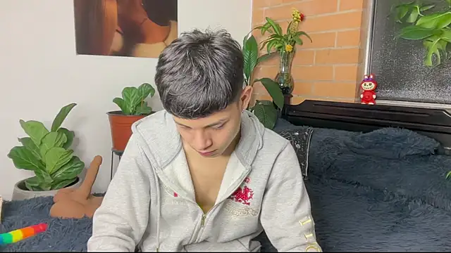 แชท XXX สดของ Andy_Belier23