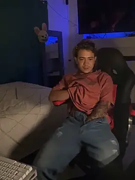 AngelLatinBoy: διαδικτυακό σόου στην κάμερα