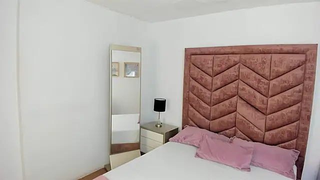 Scarlett__Noir Adlı Modelin Canlı XXX Sohbeti