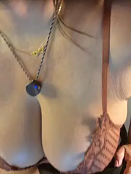 Pauletteph Adlı Modelin Canlı XXX Sohbeti