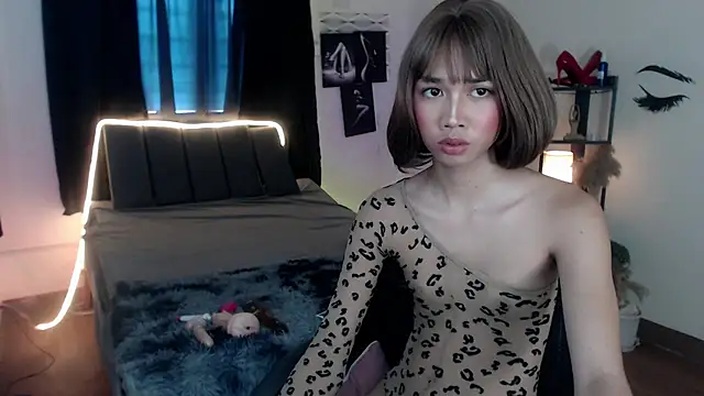 Chat +18 de Ivoryhotcummer ao vivo