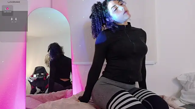 Chat +18 de Lia_Tinez ao vivo