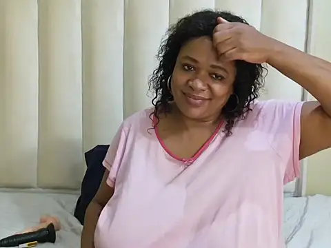 BUSTYQUEENK Show Webcam