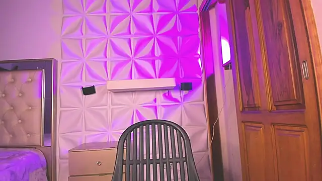 Miss_ElektraNova's Live XXX Chat