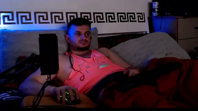 FuckToyBoy69 Adlı Modelin Canlı XXX Sohbeti