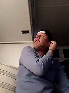 EZs_FuKRoOm Chat XXX live