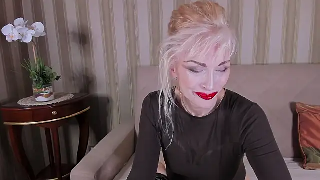 Chat +18 de Rita_Farel ao vivo