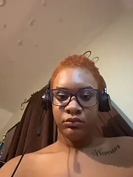 Chat +18 de nickytheehawtie ao vivo