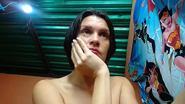 Chat +18 de chandra_haraa ao vivo