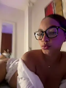 AkiraY10 – Naživo XXX chat