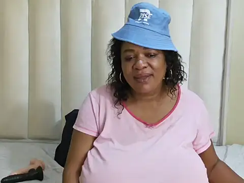 BUSTYQUEENK's Webcam Show