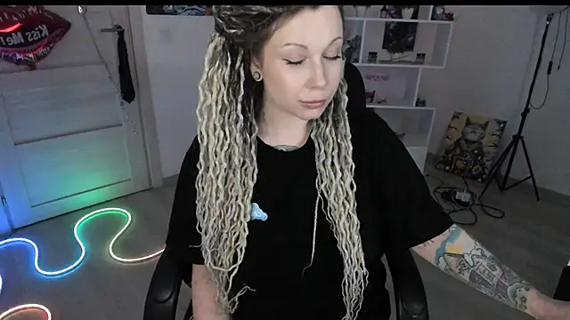 Chatroom XXX en direct de HoneySallyMoore