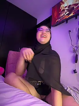 XXX chat uživo modela Badra_Abaid