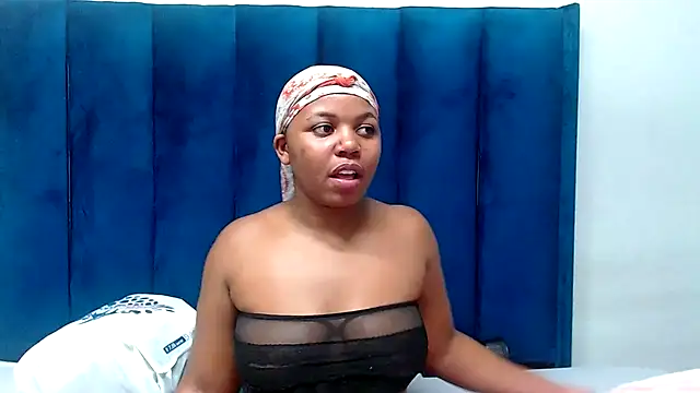 Chat XXX en directo de HotSmallTits