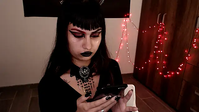 دردشة Little-Lucifer الجنسية المباشرة