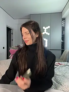 CurlyLara's Live XXX Chat