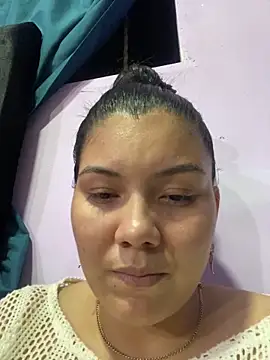 Helena-Paola 即時 XXX 聊天