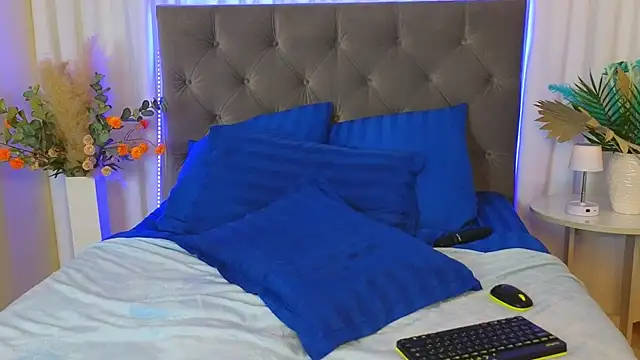 Ariana_Petite 即時 XXX 聊天