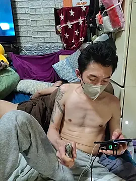 Christopher1024 即時 XXX 聊天