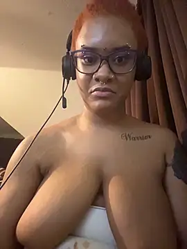 nickytheehawtie Adlı Modelin Canlı XXX Sohbeti