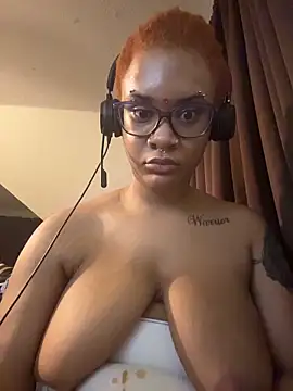 Chat +18 de nickytheehawtie ao vivo