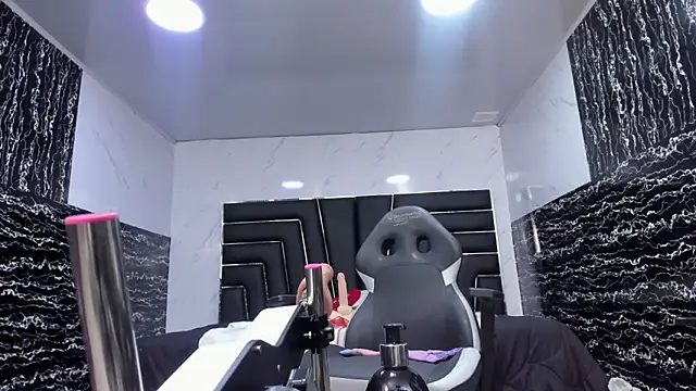 Ladyy_Scarlett Adlı Modelin Canlı XXX Sohbeti