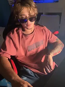 Chat XXX en directo de AngelLatinBoy