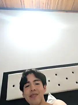 Lucca__555: онлайн-секс-чат