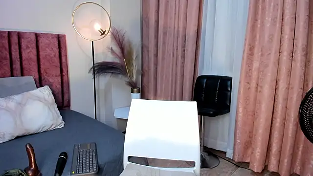 Chat XXX en directo de Zamira_Taylor