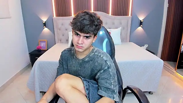 Chat XXX Live Tommy18__