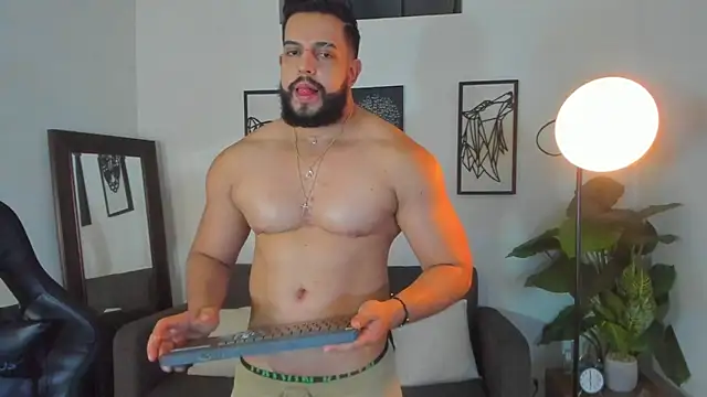 Justin_kingX7 élő XXX-chatje