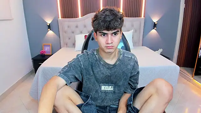 Tommy18__: απευθείας συνομιλία ΧΧΧ