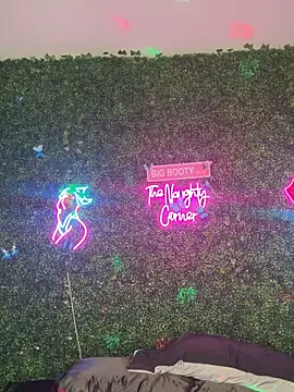 RenaThickAss Show in webcam