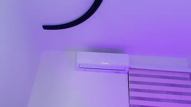 nicol_f's Live XXX Chat