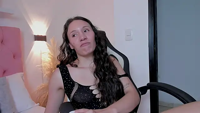 Chat +18 de valeryn__rosse ao vivo