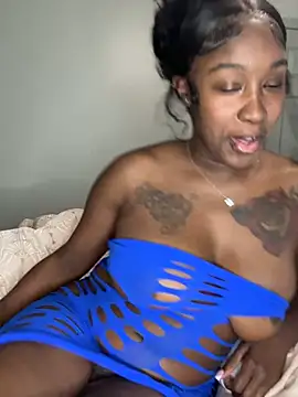 ToyaThick's Live XXX Chat