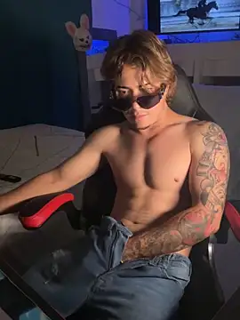 Pokazy przed kamerką – AngelLatinBoy