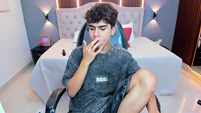 Tommy18__ Live XXX-chat