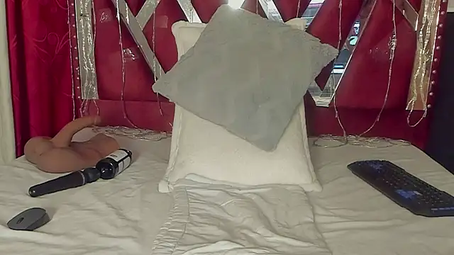 MicaelaHot_ Adlı Modelin Canlı XXX Sohbeti