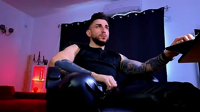 MightyAaron66のライブXXXチャット