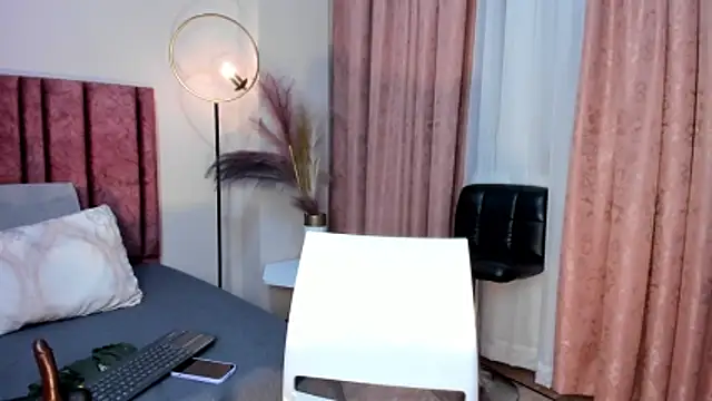 Chat +18 de Zamira_Taylor ao vivo