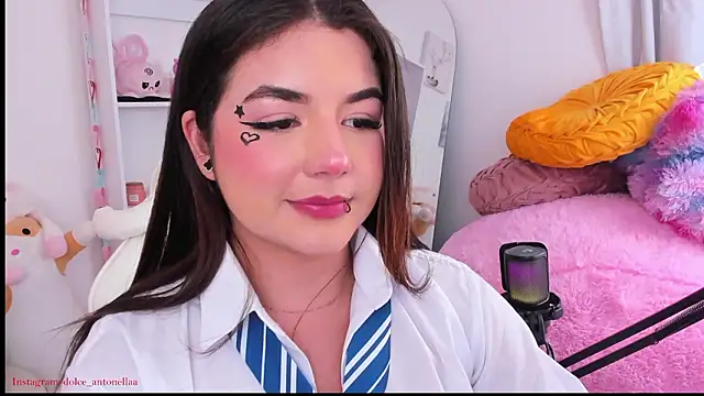 dolce_antonellaa Adlı Modelin Canlı XXX Sohbeti