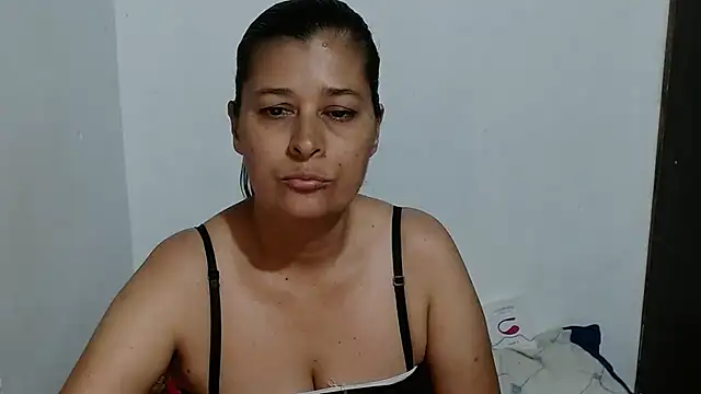 Chat +18 de KARYNA_MILF ao vivo