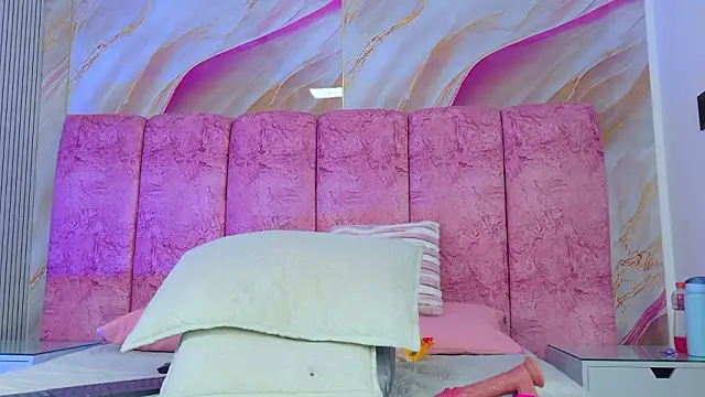 emmacurvy's Live XXX Chat