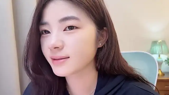 Nicole20266 现场XXX聊天