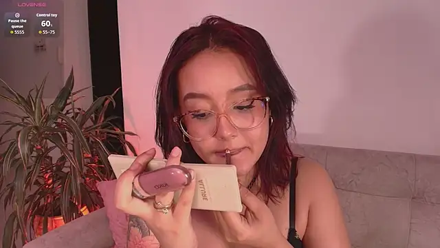 Chat +18 de kittysophie_ ao vivo