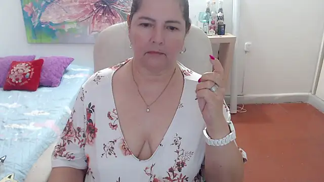 leonela_69: онлайн-секс-чат